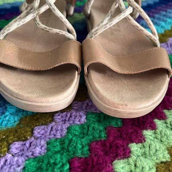 EUC Sorel sandals - Picture 3 of 5